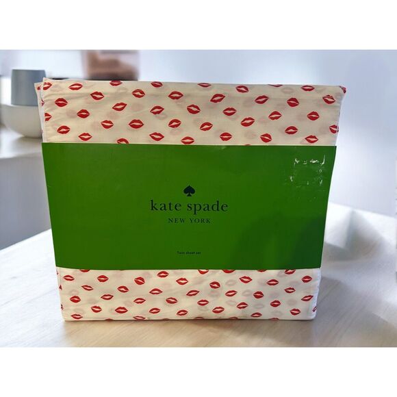 Kate Spade Valentine's Day Red Lipstick Kiss Twin Cotton Sheets - Picture 1 of 3